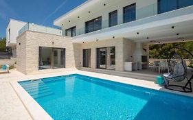 Villa Dm